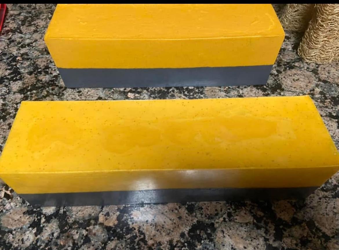 Goats Milk , Shea Butter , Turmeric & Activated Coconut Charcoal with Oatmeal & Honey